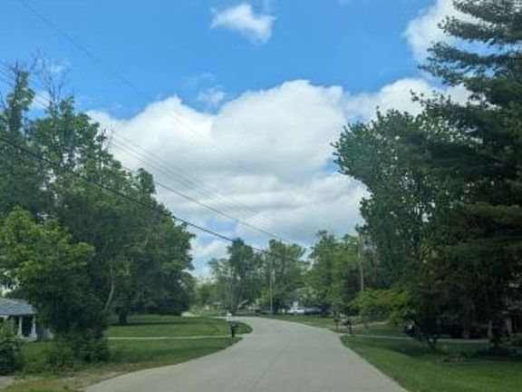 Exterior Neighborhood (street photo)