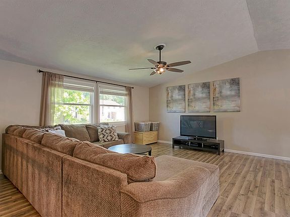 4th image of 8742 Simpson Ct