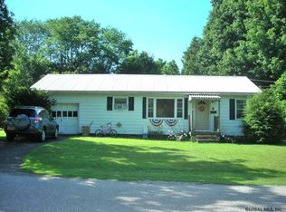 8 Danforth St, Hoosick Falls, NY 12090