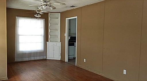3rd image of 609 Maryem St
