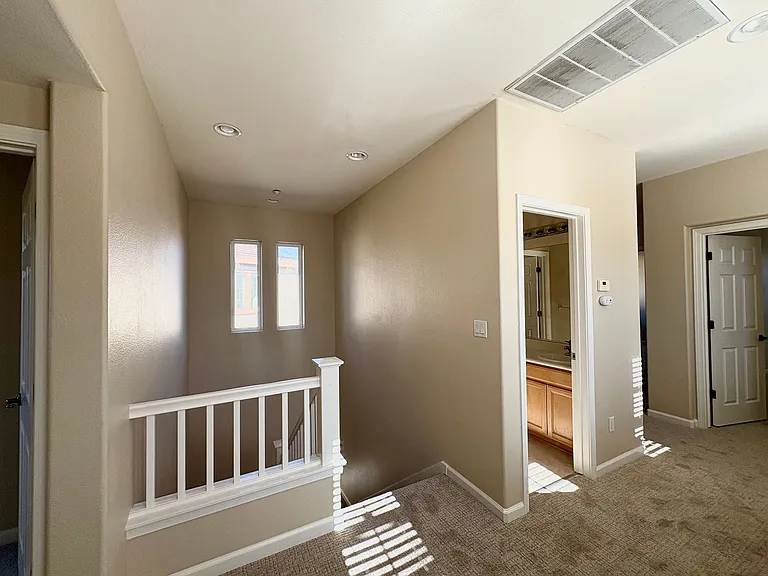 546 Almanor St — Photo 17