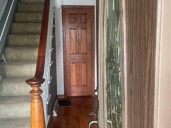 4th image of 536 Adams St