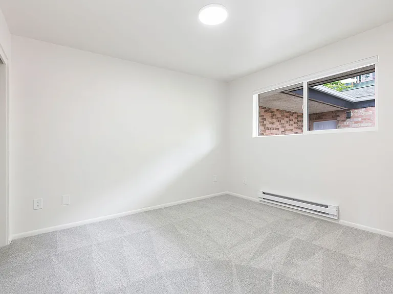 Barrett Apartments — Photo 38