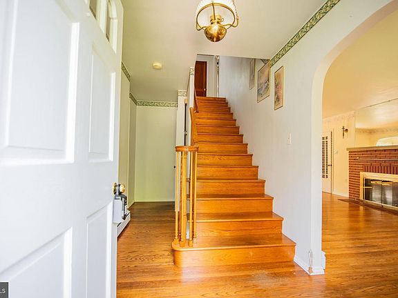 3rd image of 1228 Park Ave