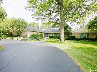 2211 Banbury Rd, Inverness, IL 60067