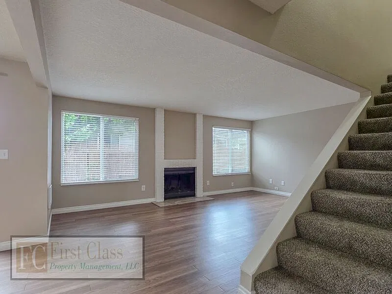 2 bed, 1.5 bath, 1060 sqft, $2,295 — Photo 3