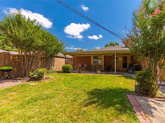 3rd image of 427 Dinalynn Dr