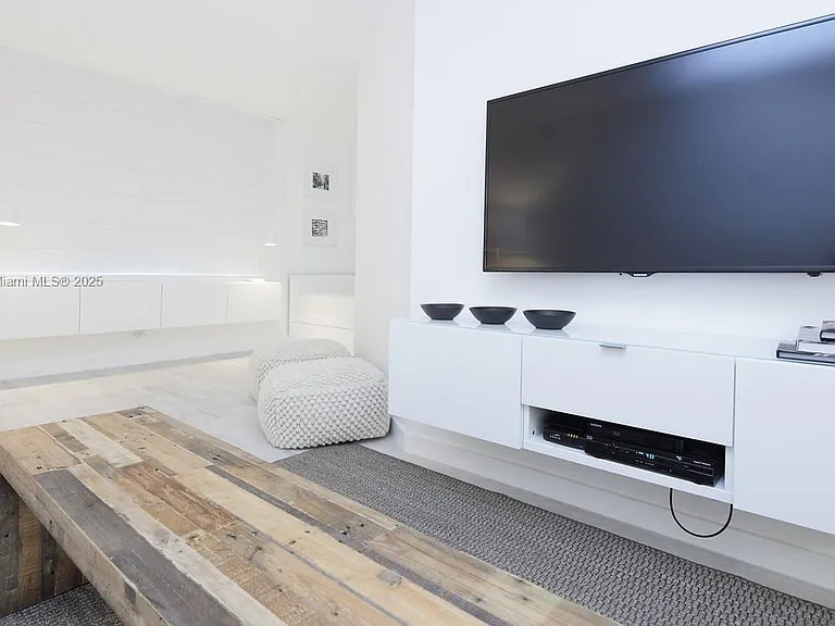 2301 Collins Ave #428 — Photo 9