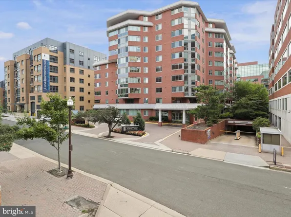 1001 N Vermont St APT 214, Arlington, VA 22201