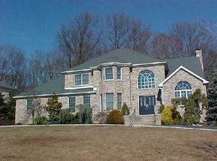2 Forest Ct N, Monmouth Junction, NJ 08852