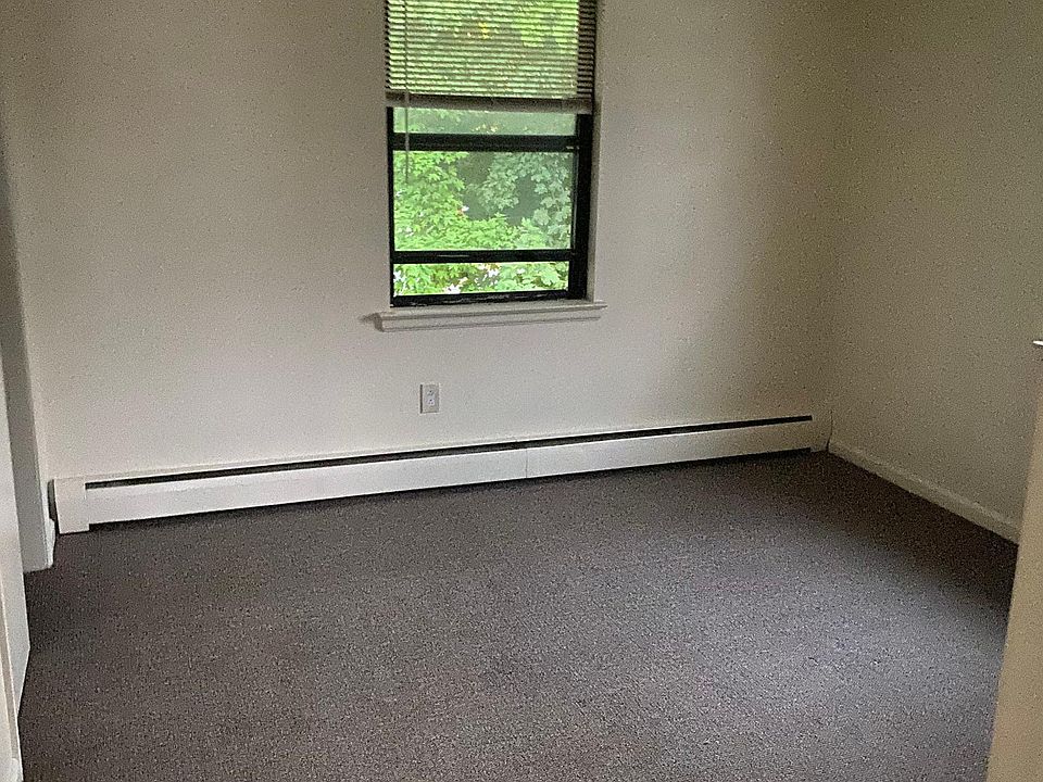 2nd image of 429 Allen St