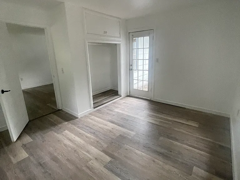 11 N Howard St — Photo 11
