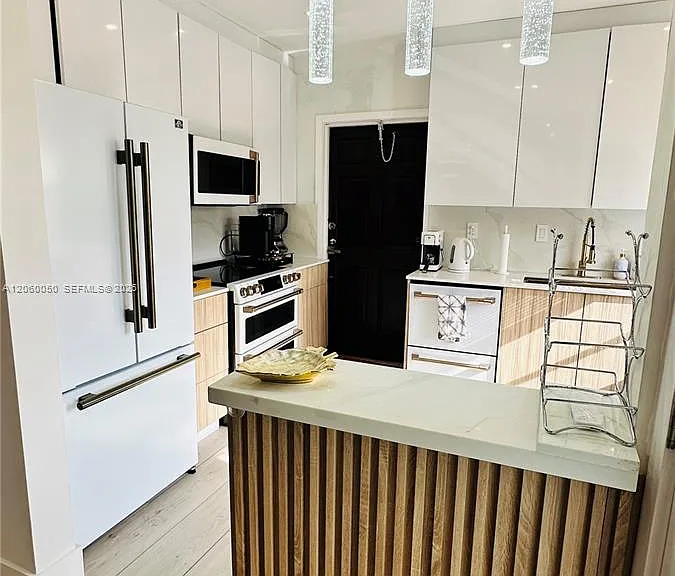 1670 SW 20th St #1 — Photo 43