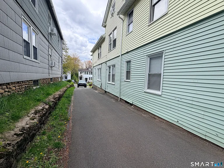 152 Lyons St — Photo 2
