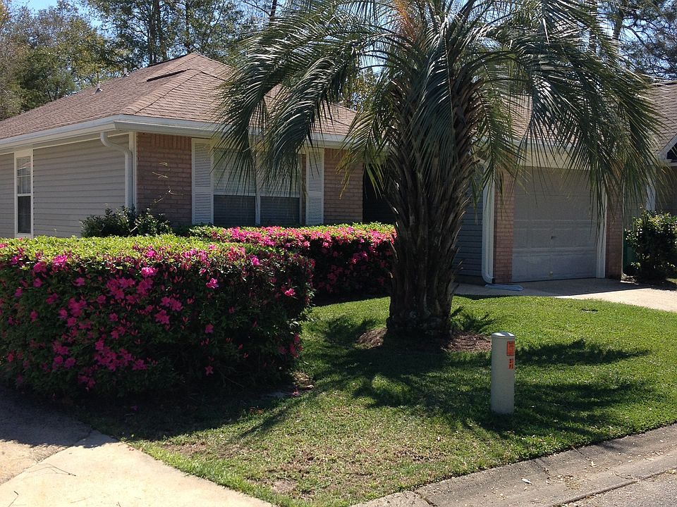 1st image of 240 Parkwood Cir