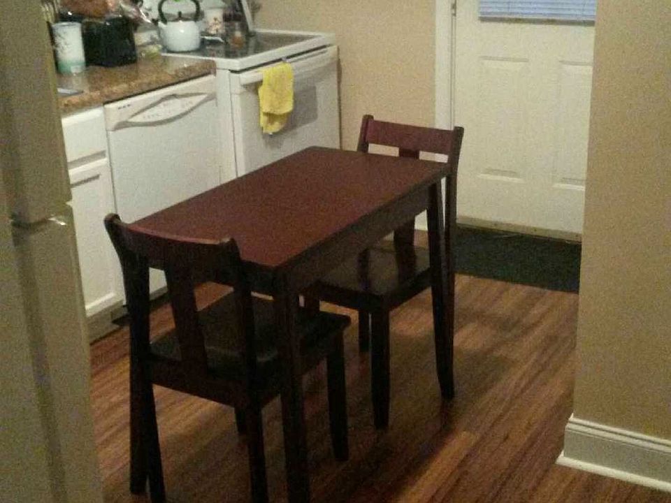Eat-in Kitchen