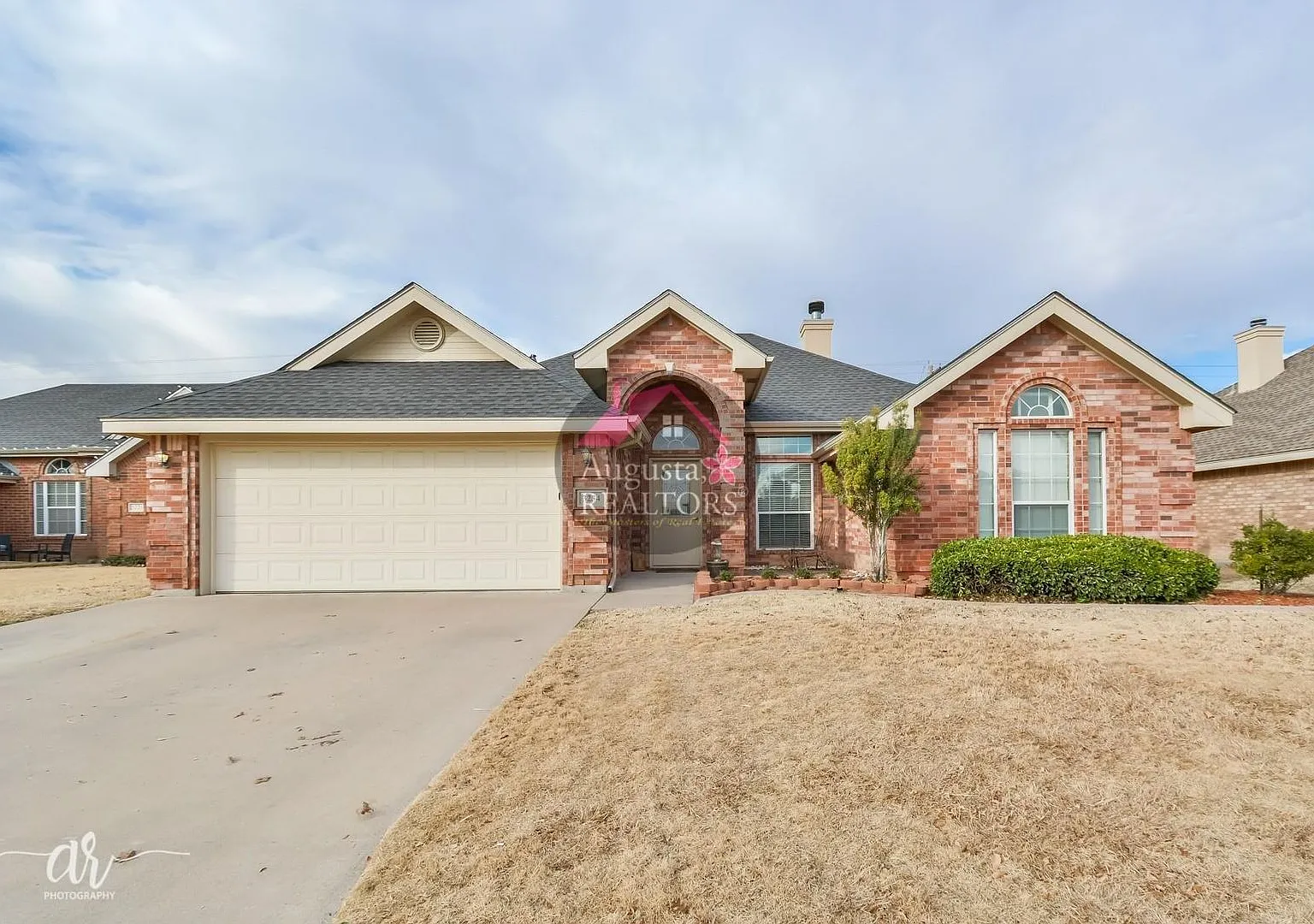Gorgeous 3 bedroom home! — Photo 1