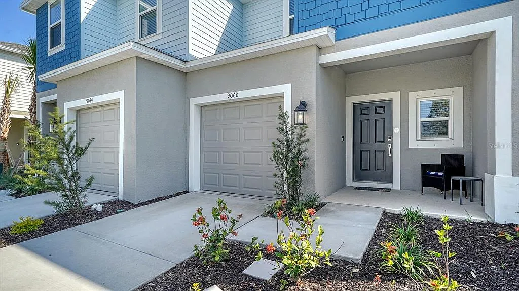 3 bed, 2.5 bath, 1417 sqft, $5,800 — Photo 3