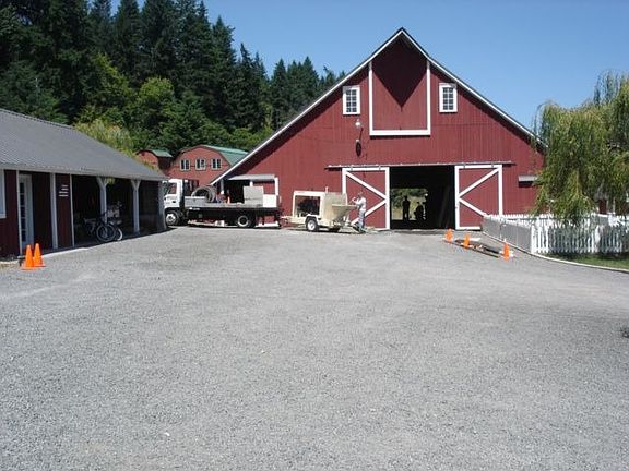 Who doesn't love a big, 'ol barn?