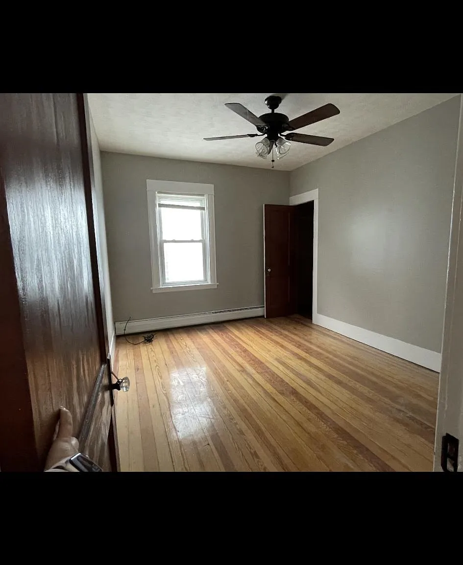 3 bed, 1200 sqft, $1,700 — Photo 2