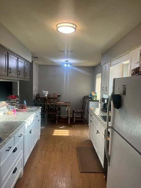 4 bed, 2000 sqft, $2,000 — Photo 2