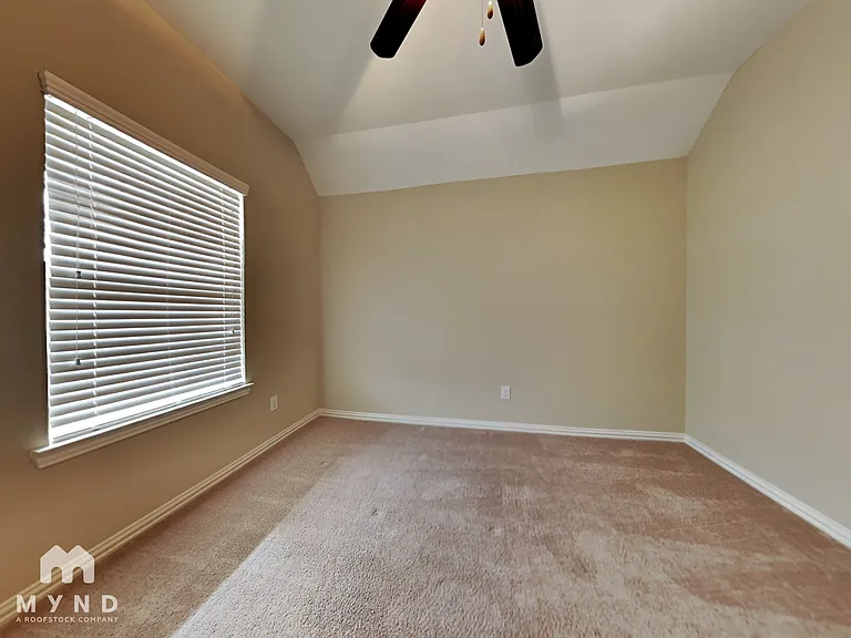2925 Fox Ledge Ct — Photo 10