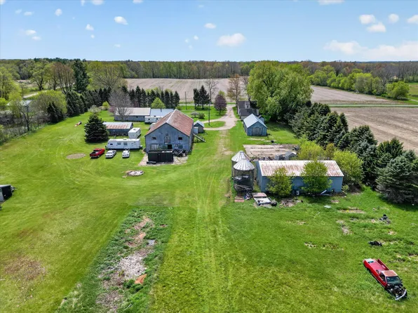 261 Nineteen Mile Rd NE, Cedar Springs, MI 49319
