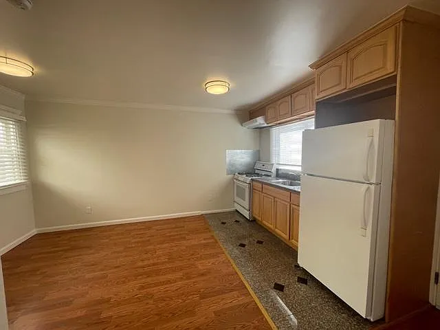 410 Maple Ave #2 — Photo 4