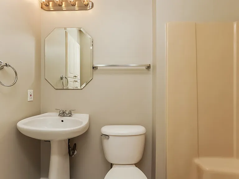 121 Lee Ct — Photo 12