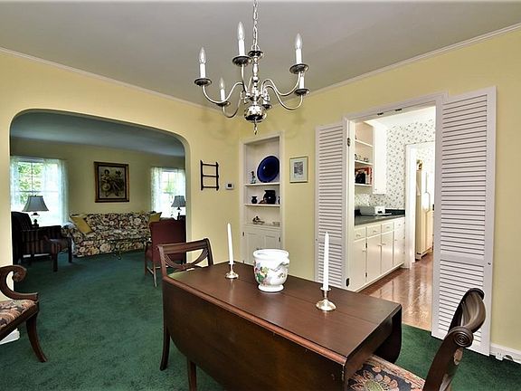 4th image of 21800 Fairmount Blvd