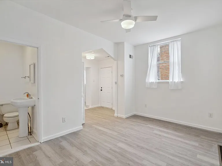 1129 McKean St #2 — Photo 3