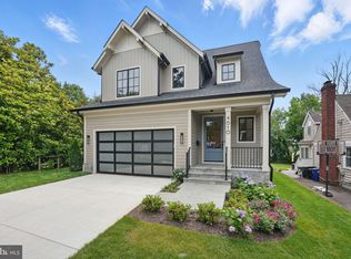 4610 17th St N, Arlington, VA 22207