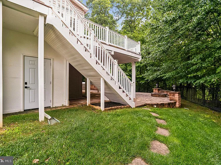 743 Seneca Dr — Photo 40