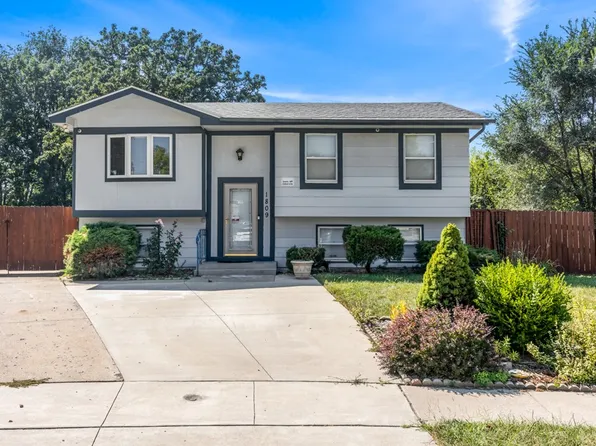 1809 Glenwood Cir, Des Moines, IA 50320