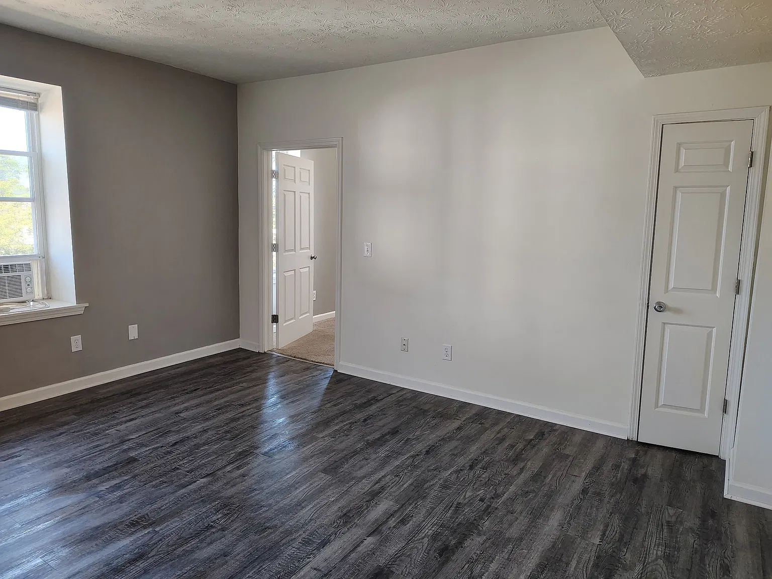 2 bed, 950 sqft, $1,200 — Photo 4