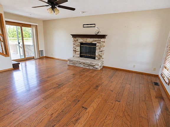 4th image of 134 N Karren Ct