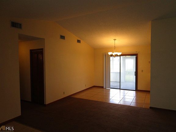 5th image of 212 Westgate Cir