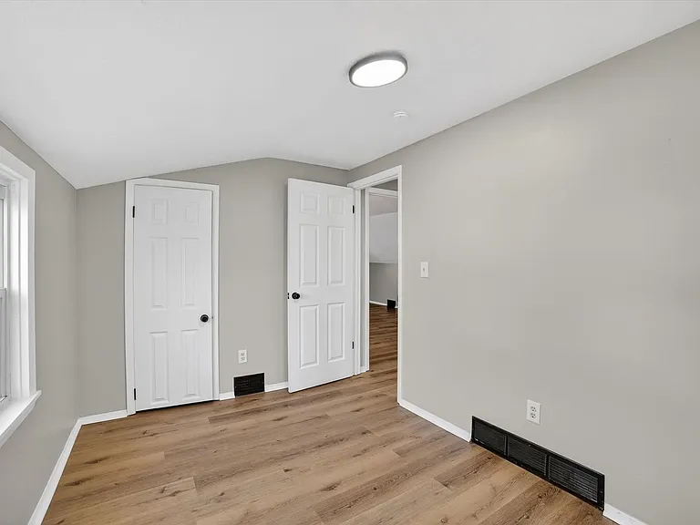 303 S Green Rd — Photo 24