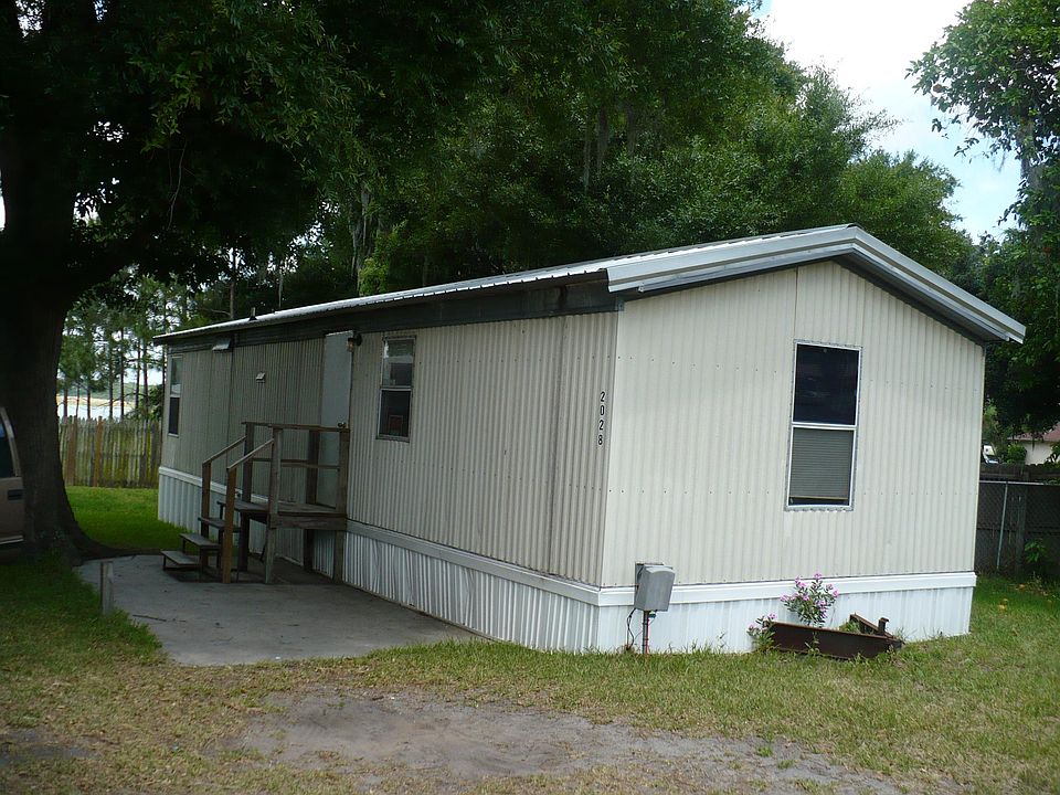 1st image of 2028 Conrad St
