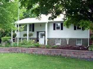 3 Maple Dr, Castleton, NY 12033