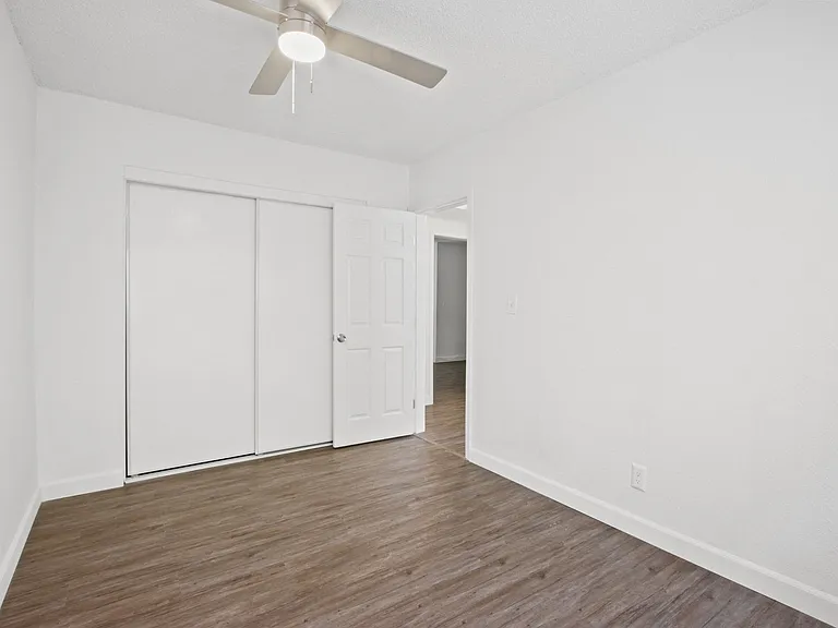 Westminster Apartments — Photo 22