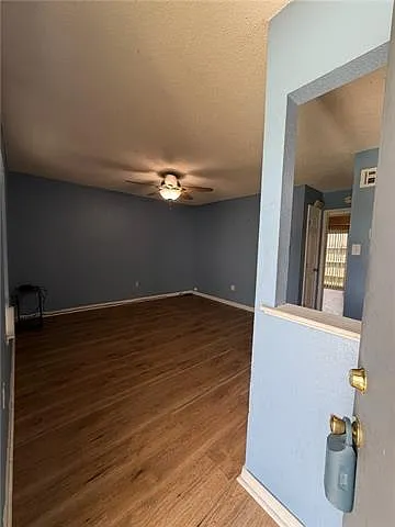 1 bed, 1.0 bath, 570 sqft, $950 — Photo 2