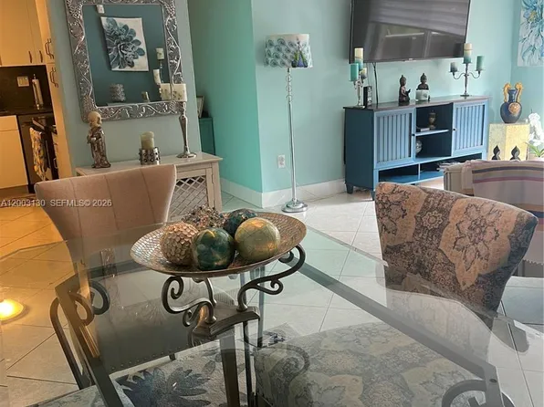 8335 SW 72nd Ave APT 212D, Miami, FL 33143