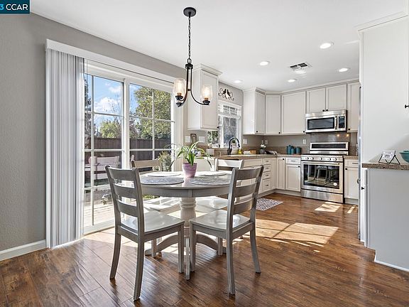 5th image of 203 Pinewood Ct