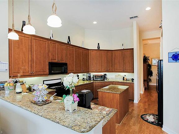 3rd image of 9100 Paseo De Valencia St