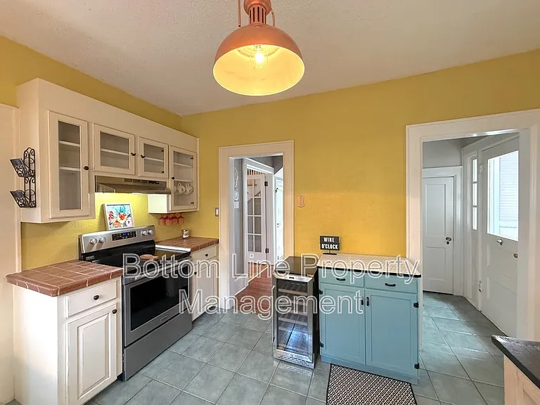 613 S York St — Photo 10