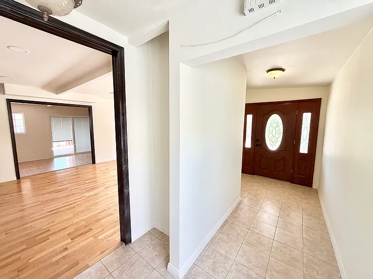 3774 La Crescenta Ave — Photo 5