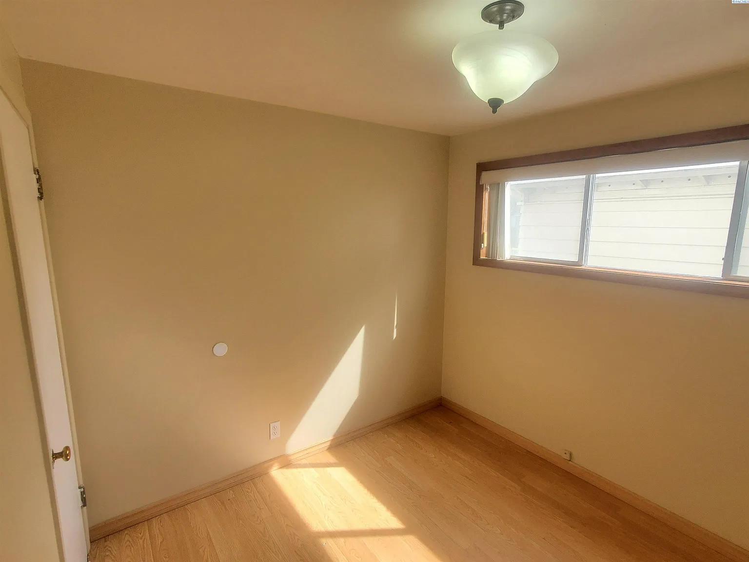 3 bed, 1.0 bath, 970 sqft, $1,850 — Photo 4