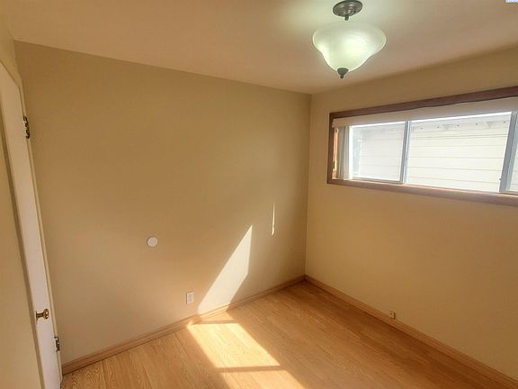 4th image of 305 S Mayfield St