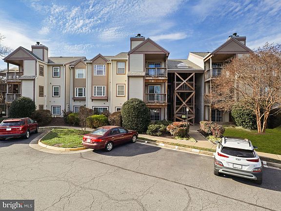 3rd image of 6911 Victoria Dr Unit L